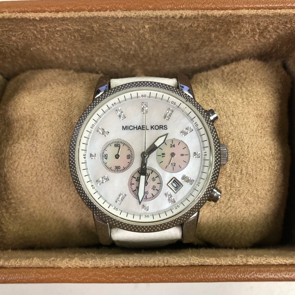 Michael Kors White Leather Round Watch